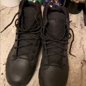 Magnum response / hiking utility boot, size 10.5